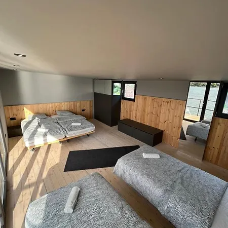 Splav Shoom Apartment Ostruznica